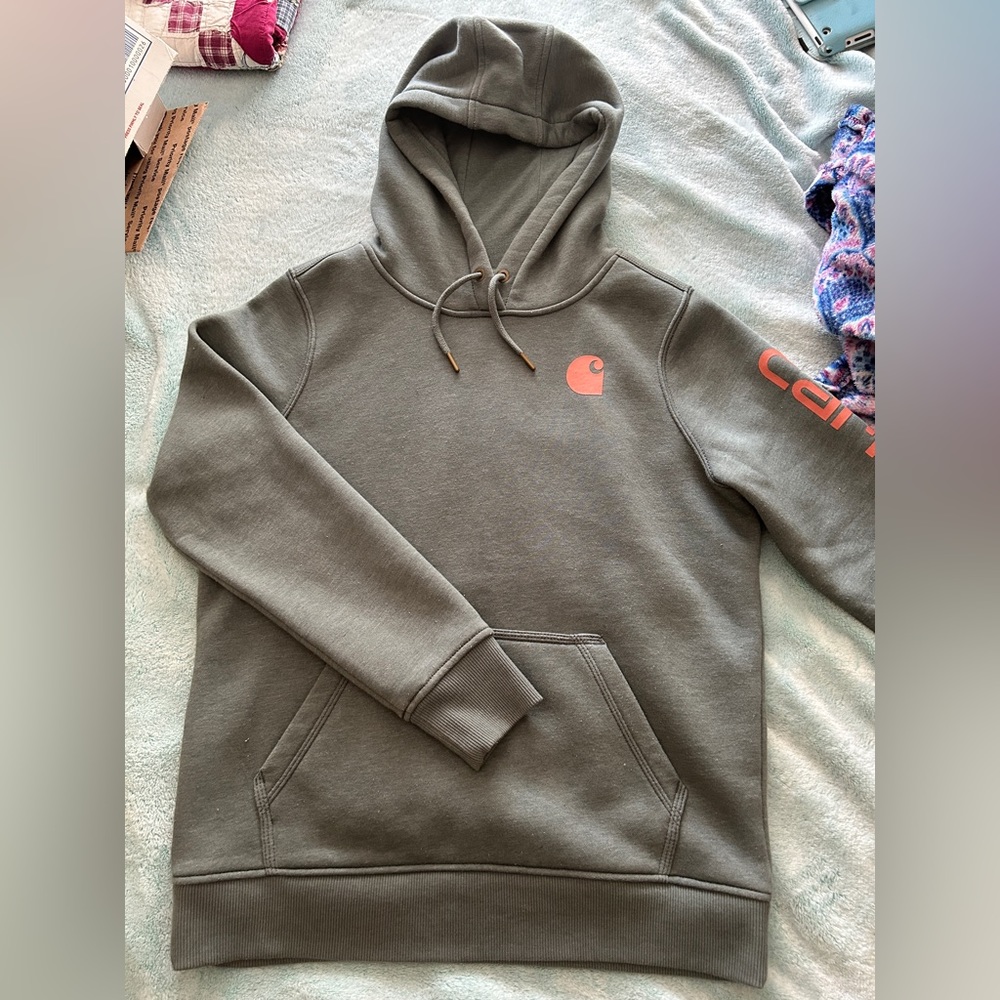 Carharrt hoodie women’s medium